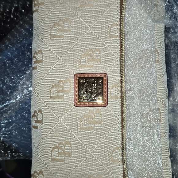 Dooney & Bourke Beige Monogram Clutch - Picture 6 of 8
